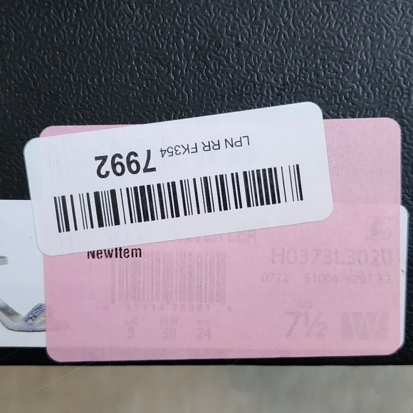 Stunning Naturalizer 7.5W Formal Sandals - Picture 2 of 5